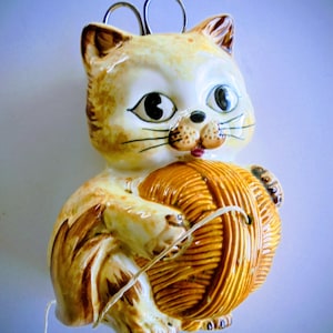 Dispensador de hilo de cerámica vintage con forma de gato: decoración kitsch japonesa pintada a mano
