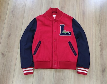 Chaqueta bomber con botones Lacoste Wool Live Big Logo Crocodile Varsity en rojo y azul, talla 46