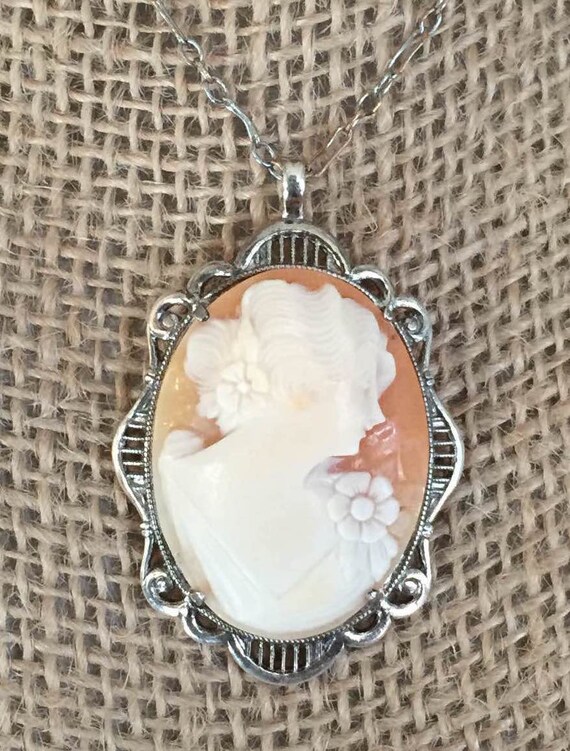 Beautiful 1920s Filigree Cameo Necklace - image 2