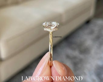 Lab Grown Diamond ovale solitaire verlovingsring IGI Certified Secret Halo Plain Band 14K geelgouden bruidsring