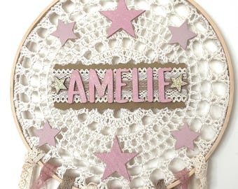 Gepersonaliseerde dromenvanger met naam & sterren – Boho kinderkamer decoratie – Handgemaakt geboorte- of doopcadeau