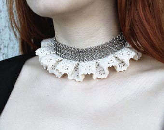 Chainmail choker with lace, a lace collar, lace ruff