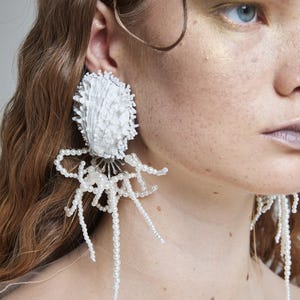 Clamshell Pearl Earring with Cascading Strands – Handmade Sculptural Statement Jewellery | Polymer & Freshwater Pearls | Novaliss Accessory
