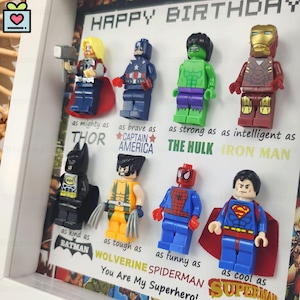 Moldura de presente de super-herói para o Dia dos Pais de 2025, Exibição exclusiva de minifiguras de tijolos para crianças, Presente artesanal em estilo de quadrinhos para o papai ou para ele
