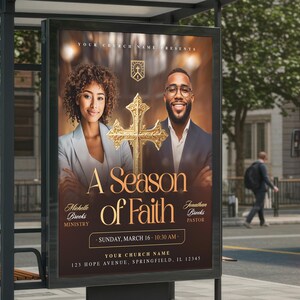 Może przedstawiać: Plakat reklamowy na przystanku autobusowym przedstawia dwie osoby i złoty krzyż. Tekst brzmi "A Season of Faith" ze szczeg&oacute;łami wydarzenia. Reklama zawiera nazwiska Michelle Brooks i Jonathan Brooks oraz adres kościoła.