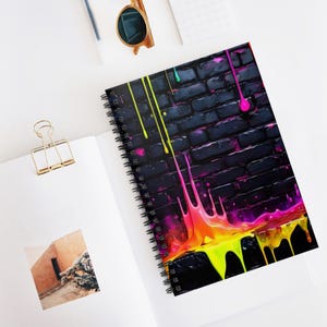 カラフルなグラフィティスパイラルノート | 鮮やかなアートのスプラッシュ。学生、日記、ギフト、クリエイティブな表現に最適