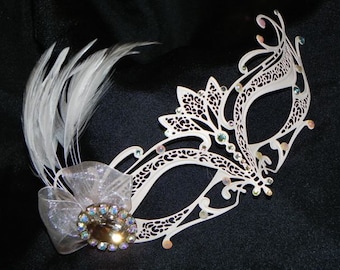 Flora Metallic Filigree Masquerade Mask in Blush