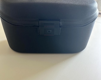 Vintage Royal Traveller by Samsonite Hard Shell Vanity Case – Black  with Original Keys