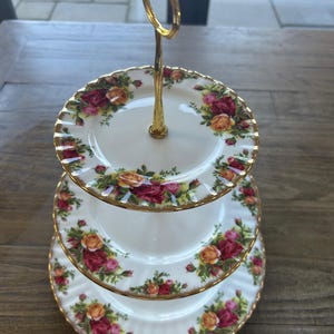 Royal Albert Old Country Roses Cake Stand: 3-Tier Bone China, England