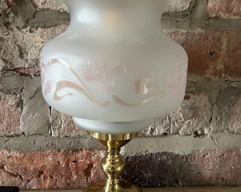 Vintage 1972 kleine Messinglampe geätzter Glasschirm