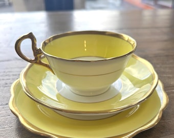 Seltenes Royal Albert Crown China Teeservice von 1905: Gelb vergoldetes Knochenporzellan (3-teilig)