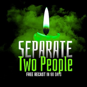 Puede incluir: Una vela verde con una llama blanca sobre un fondo negro. Humo verde rodea la vela. El texto "SEPARATE Two People" está en blanco y verde, con "FREE RECAST IN 90 DAYS" debajo.