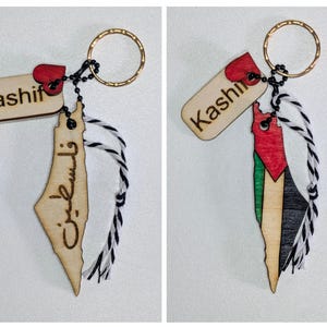 Porte-clés prénom Palestine personnalisé avec carte et drapeau colorés gravés et peints à la main sur bois