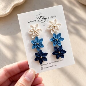 Handgefertigte Blumenohrstecker, botanischer Schmuck aus Polymerclay, Edelstahl, Geschenk für Frauen