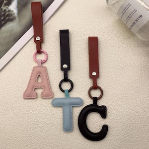 Llaveros de cuero personalizados,Llaveros de cuero con letras,Colgantes para bolsos,Llaveros personalizados hechos a mano,Llaveros.