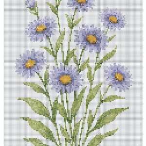 以下が含まれることがあります： 黄色い中心と緑の葉を持つ青い花のブーケのクロスステッチパターン。花は満開で、詳細な花びらと質感のある外観をしています。背景はグリッドです。