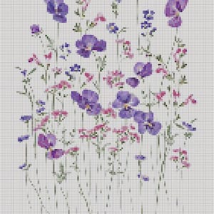 Op de afbeelding: Een kruissteekpatroon met gestileerde bloemen in tinten paars, roze en blauw. De bloemen hebben delicate bloemblaadjes en staan tegen een witte rasterachtergrond, wat een textuurrijke, handgemaakte uitstraling creëert. Het ontwerp roept een gevoel van natuur en ambacht op.