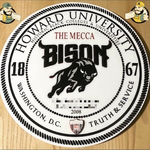 Placa circular personalizada de HBCU: arte mural de madera premium de 43 cm, hecha a mano en colores universitarios, regalo de graduación o para exalumnos.
