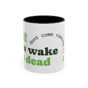 Caneca de café com detalhes engraçados - perfeita para amantes de café, presente de humor, caneca de escritório, decoração de cozinha peculiar, presente de aniversário exclusivo, café de Halloween