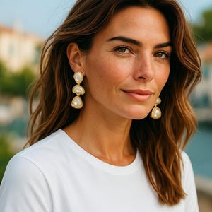 Hammered gold earring, boho chic style, light and elegant handmade jewelry, summer gift idea for women