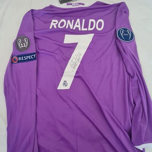 Ronaldo 直筆サイン入り記念シャツ Signed Cristiano Ronaldo Shirt : r/cristianoronaldo