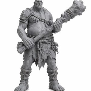 Könnte beinhalten: Eine graue, unbemalte Miniaturfigur eines muskulösen Riesen, der aufrecht steht. Die Figur trägt einen zerlumpten Lendenschurz, mit Schädeln verzierte Riemen und Beinwickel und hält eine große, knorrige Holzkeule in beiden Händen vor weißem Hintergrund.