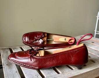 Mocasines vintage de piel color burdeos, talla EU 39 / Mocasines cosidos a mano / Zapatos minimalistas de lujo discreto / Bailarinas estilo preppy italiano