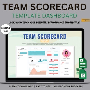 以下が含まれることがあります： ラップトップの画面には、「Team Scorecard」テンプレートのダッシュボードが表示されています。画面には、データの視覚化、グラフ、主要業績評価指標が表示されています。「即時ダウンロード」と「使いやすい」というテキストが含まれています。デザインはモダンです。