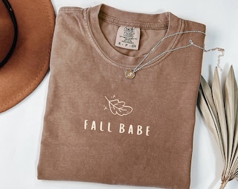 Shirt met comfortkleuren herfstbaby: minimalistisch T-shirt met herfstblad