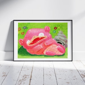 Peut inclure: Une œuvre d'art encadrée représentant un personnage de dessin animé rose avec une bouche ouverte, allongé sur de l'herbe verte. Une figure grise en forme de cône est derrière le personnage. Des fleurs colorées sont dispersées en arrière-plan. L'œuvre est dans un cadre noir.