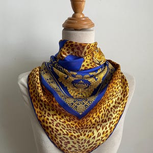 Scarf details