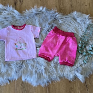 T-shirt size 62 and short bloomers size 62/68