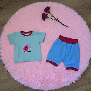 T-shirt size 62 and short bloomers size 62/68