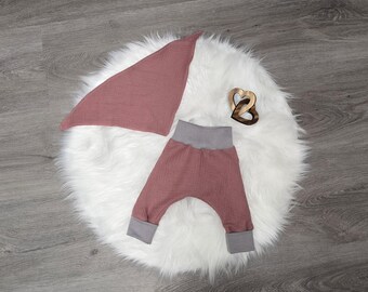 Bloomers size 62 and triangular scarf