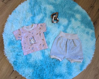 T-shirt size 50 and short bloomers size 50/56