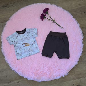 T-shirt size 62 and short bloomers size 62/68