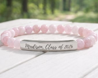 Gepersonaliseerde afstuderen armband klasse van 2026, gegraveerde naam armband, afstudeercadeau voor haar, senior sieraden cadeau, cadeau voor afgestudeerden