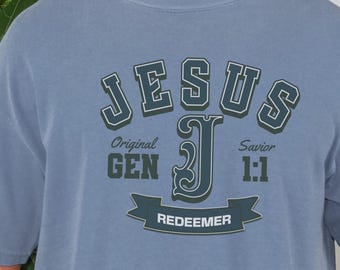 Camiseta universitaria de Jesús, camisa cristiana para hombre, camisas cristianas para hombre, regalo con versículo bíblico, regalo de las Escrituras para esposo o papá