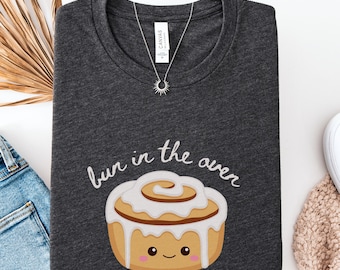 Pregnancy Reveal Shirt, Bun In The Oven Pregnancy Announcement Shirt, Expecting Mom To Be Shirt, Mommy To Be Maternity Shirt, Gift for Mom