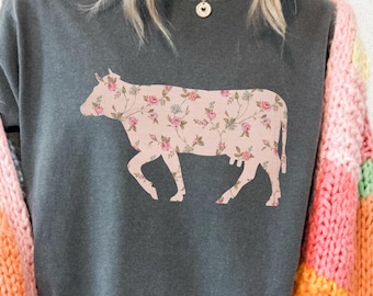 Maglietta vintage con mucca e fiori, T-shirt stile rustico Comfort Colors, Regalo per amanti della vita di campagna, Maglietta grafica per amanti delle mucche, T-shirt, T-shirt per mamme di fattoria, Mamma di mucca