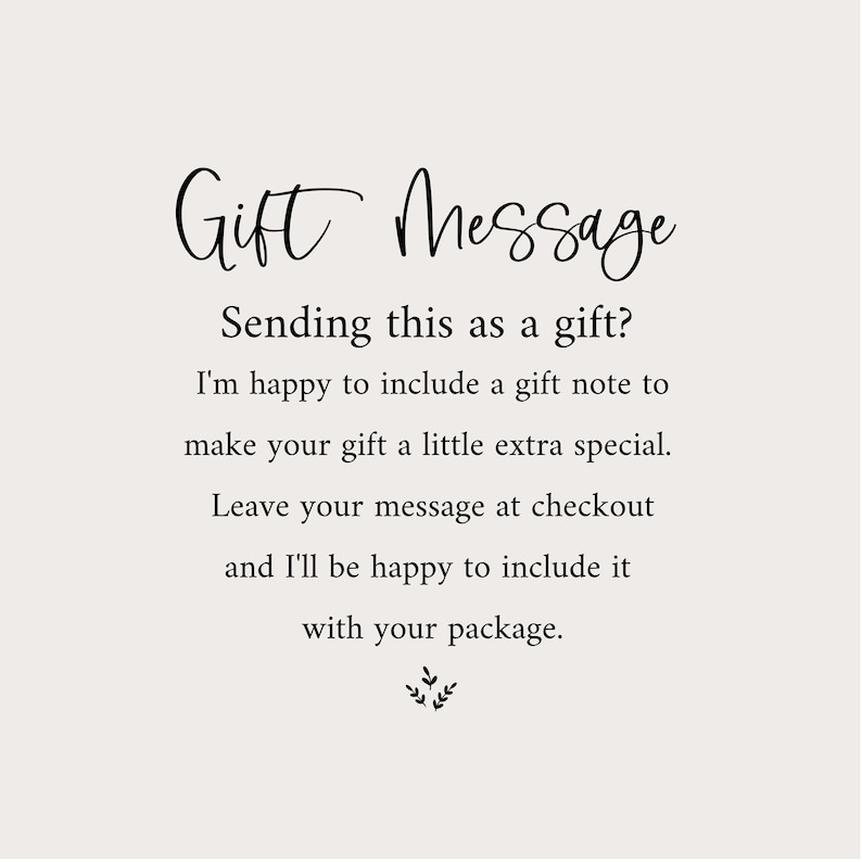 K&ouml;nnte beinhalten: Text auf wei&szlig;em Hintergrund mit der Aufschrift "Gift Message" und Anweisungen zum Hinzuf&uuml;gen einer personalisierten Geschenkanmerkung an der Kasse.