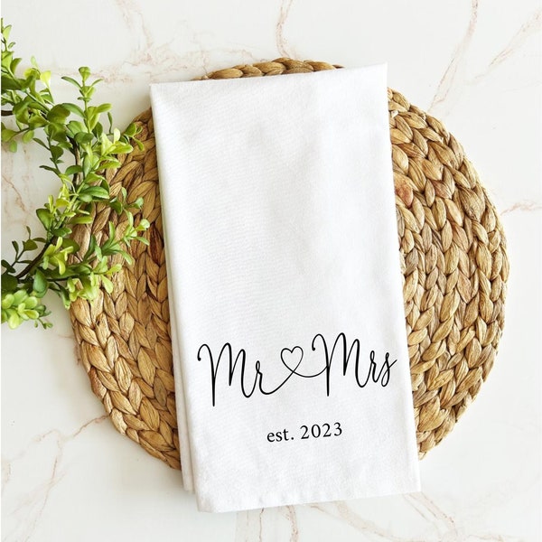 Mr. and Mrs. towel, personalized tea towel, custom tea towel, wedding gift for newlyweds, bridal shower gift, wedding gift