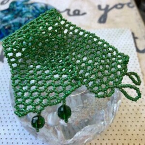 Kelly Green Netting Stitch Bracelet with Glass Bead & Loop Clasp