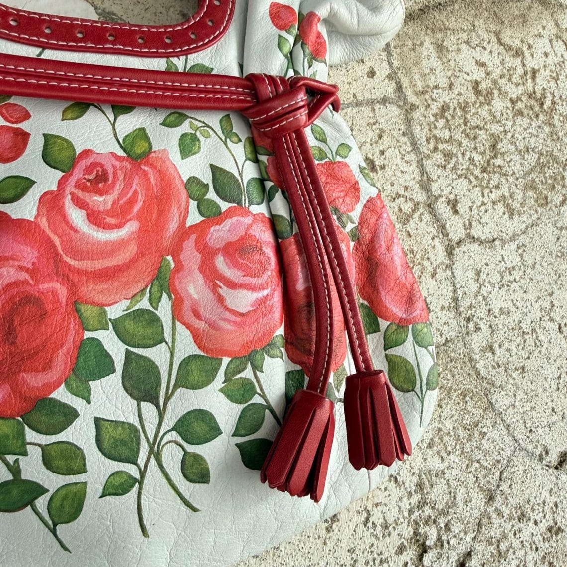 Isabella Fiore Bag Hand Painted Rose Leather Handbag Tassel Cutout Handle Y2K, Foto 2 von 5