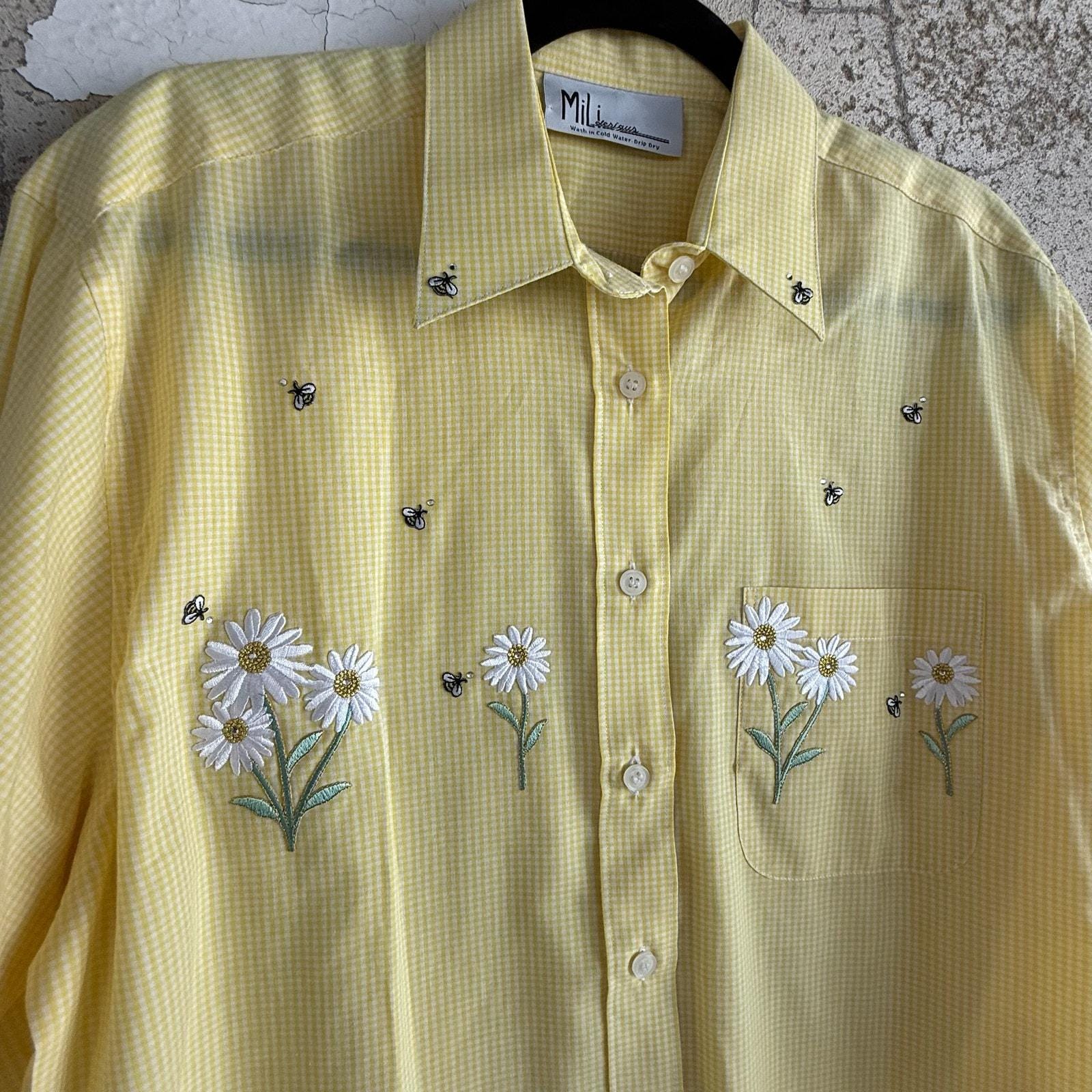 Vintage Gingham Top Butter Yellow Embroidered Daisies Bees Button 