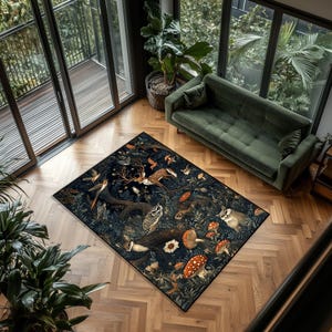 Verzauberter Wald Teppich mit Hirsch, Eule, Fuchs und Pilzen für ein gemütliches Cottagecore oder Fantasy Zimmer Dekor
