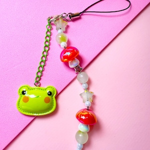 Toadally Shroomed Phone Charm, Frog, Mushroom Forest core, Cottage core Beaded Strap with Green Frog & Toadstool, gift