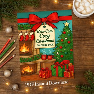 Puede incluir: Un "Rom-Com Cozy Christmas Coloring Book" con un lazo rojo, un árbol de Navidad, una chimenea y regalos. La portada es turquesa con el título en blanco y verde. Las palabras "PDF Instant Download" están en la parte inferior.