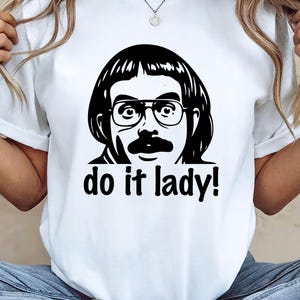 Do It Lady Chit Tour Shirt, Retro Comedy T-shirt, Funny Meme Graphic Shirt, Vintage Style Parody Fan T-Shirt, Chit Do It Lady Meme Shirt
