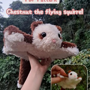 以下が含まれることがあります： 黒い持ち手と「But First, Coffee」の文字が黒い手書き風フォントで書かれた白いセラミックマグ。マグカップは白い表面に置かれています。